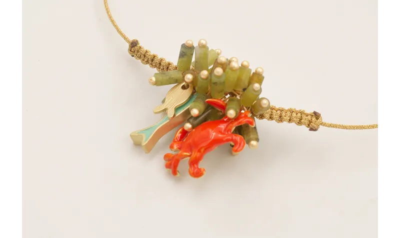 Pulsera hilo dorado nudo macrame con centro de bur