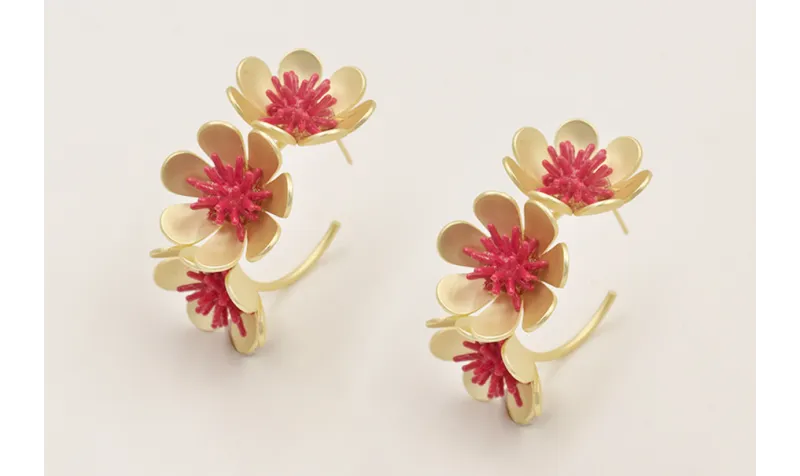 Pendientes aro 3 flores con estrellas coral esmalt