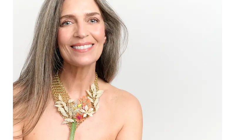 Collar malla en pico dorado mate con ramas miyuki 