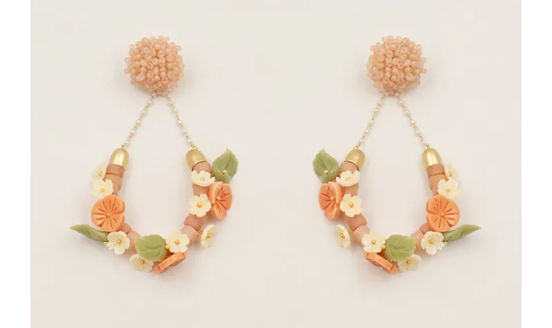 Pendientes discos piedra rosada con flores y hojas