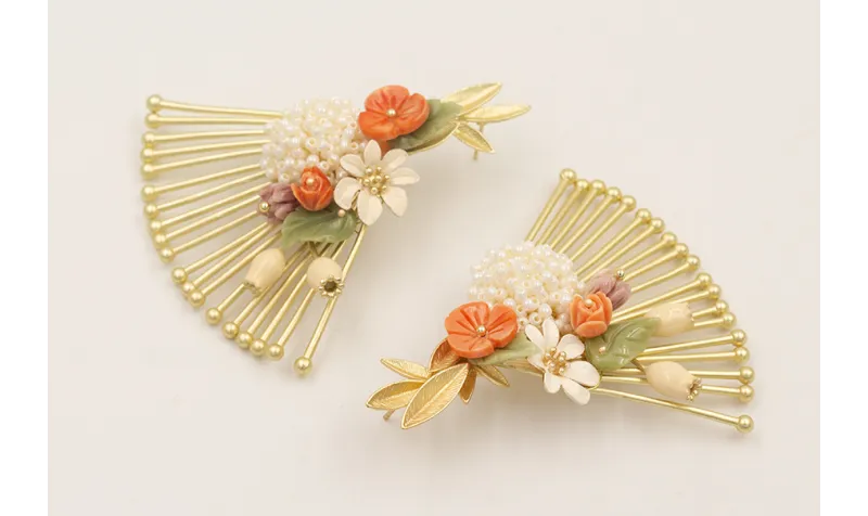 Pendientes perno conjunto hojas doradas mate con t