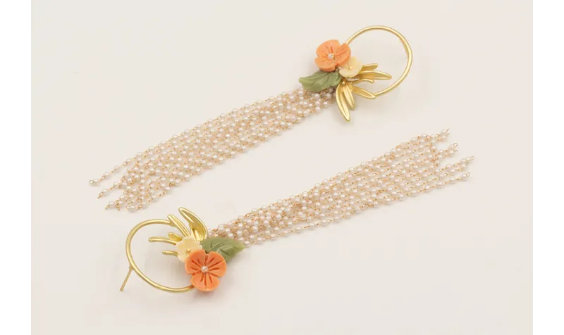 Pendientes aro rama dorada mate con fleco de caden