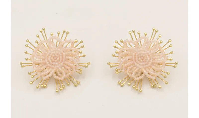 Pendientes sol destelleante dorado mate con flor a