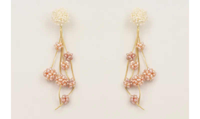 Pendientes fleco cadena dorado mate con bolas de p