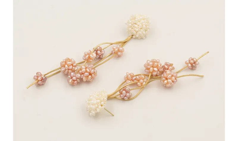 Pendientes fleco cadena dorado mate con bolas de p