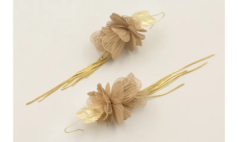 Pendientes perno hoja ovalada con flores moldeable