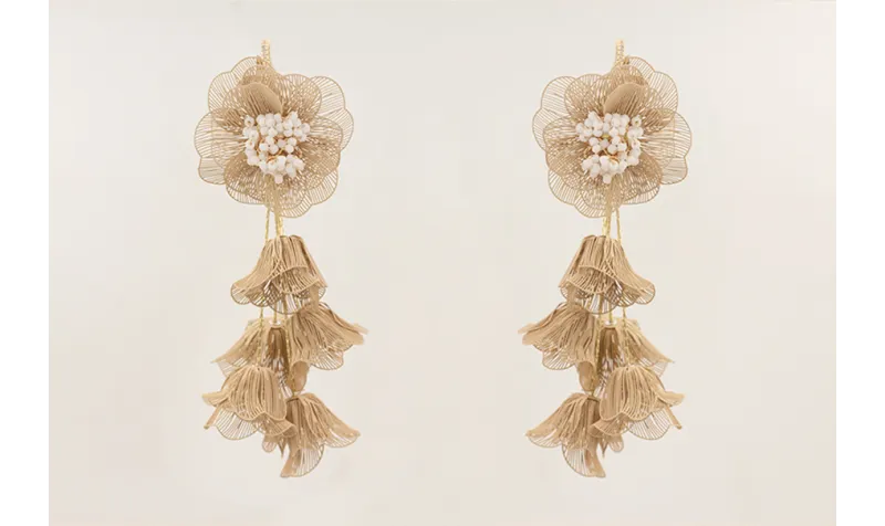 Pendientes semi ovalado con brillos, flores moldea