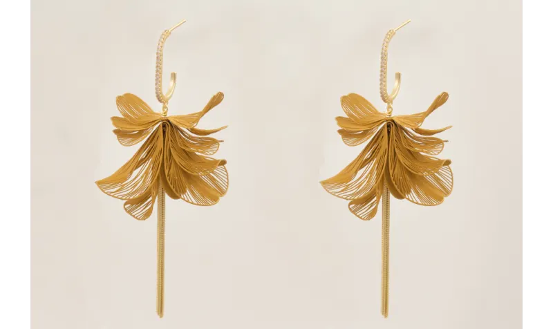 Pendientes flores moldeables mostaza con perno sem