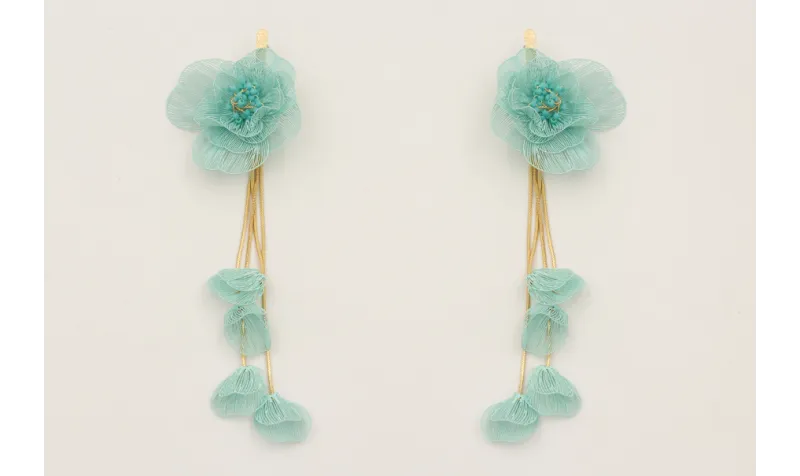 Pendientes lámina satinada con flores moldeables t