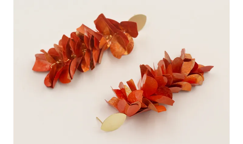 Pendientes perno ovalado dorado mate con cascada d