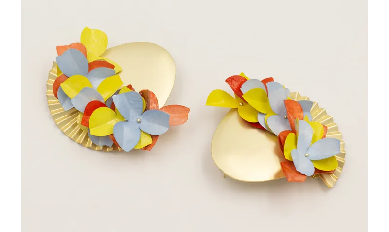 Pendientes perno gota 10 agujeros con flores de le