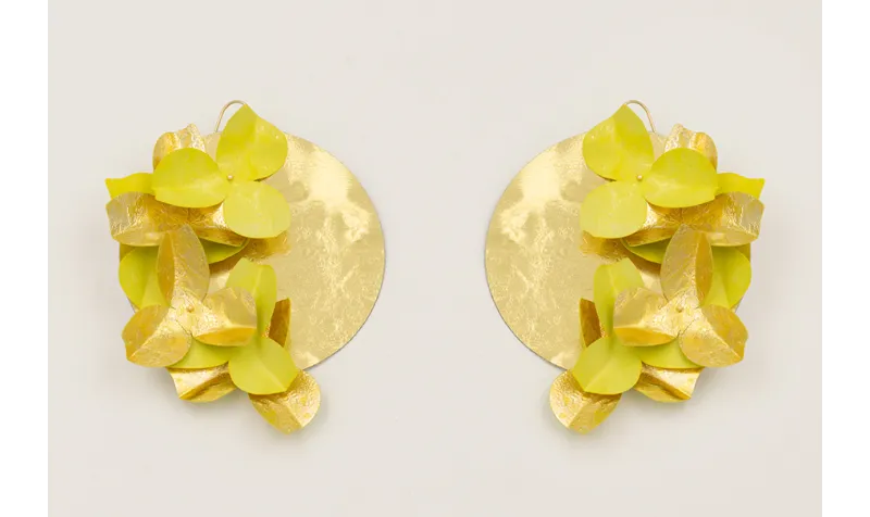 Pendientes sencillo con disco lentejuela dorado y 