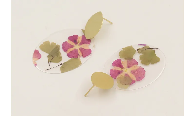 Pendientes perno ovalado dorado mate y lentejuela 