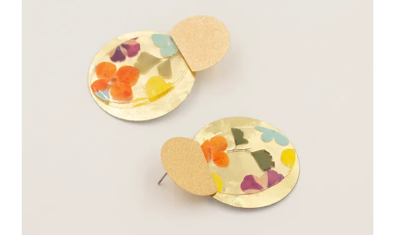 Pendientes perno semi disco satinado, lentejuela o