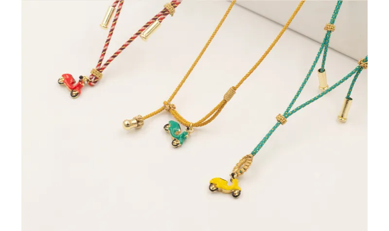 Collar driza hilo metálico rojizo y rosa,nudos mac