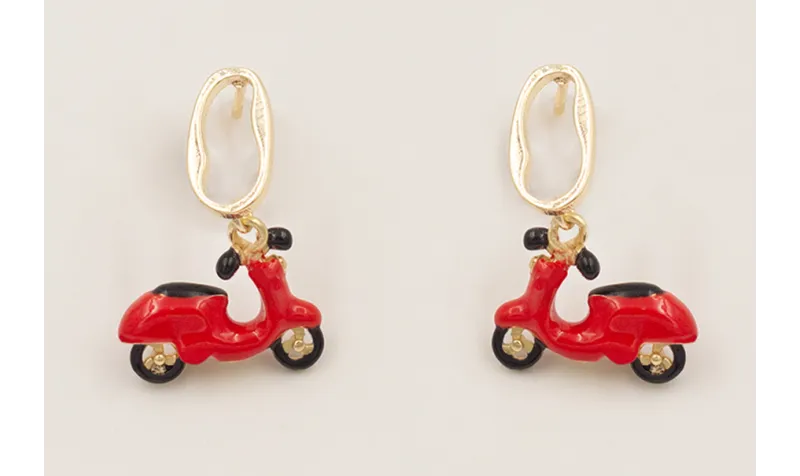 Pendientes perno ovalado hueco dorado con colgante