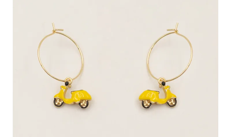 Pendientes aro dorado con colgante vespa esmaltada