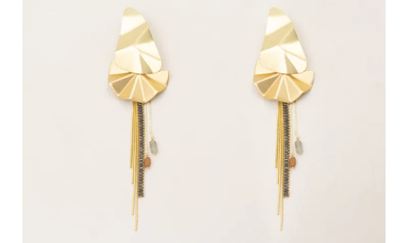 Pendientes péndulo arrugado dorado mate con colgan