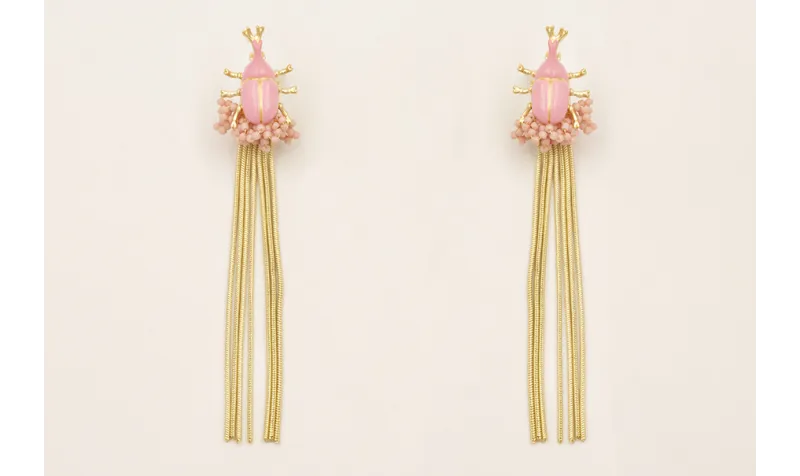 Pendientes fleco dorado mate con escarabajo esmalt