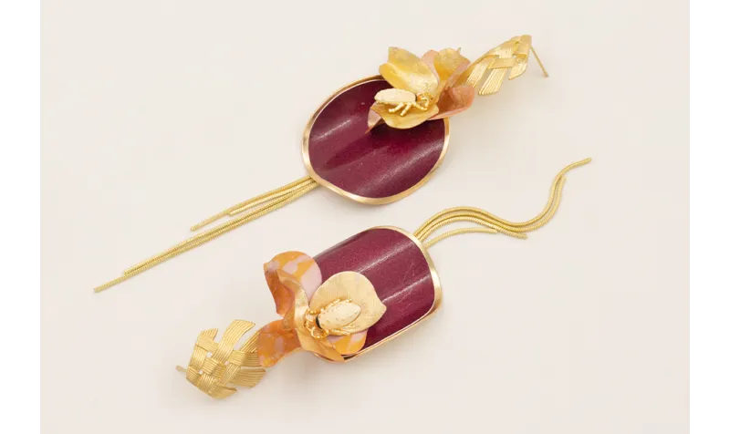 Pendientes perno trenza dorado mate, flor lentejue