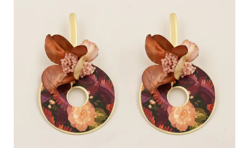Pendientes disco flores rosas y granates, flor gra