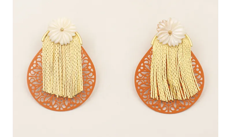 Pendientes florco dorado mate con flor nacar blanc