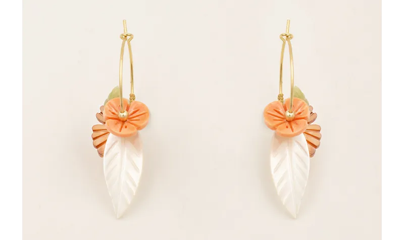 Pendientes aro mediano dorado mate con hoja y flor