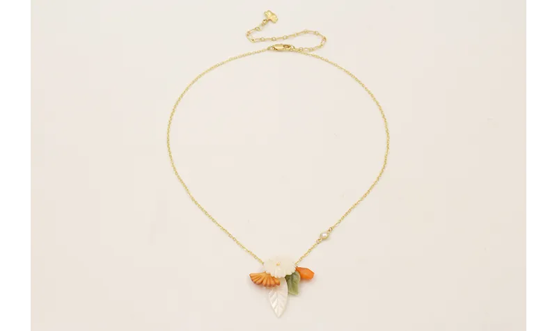 Collar hoja curva, flor, abanico todo de nacar con