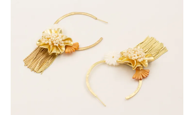 Pendientes aro labrado con colgante fleco, flor na