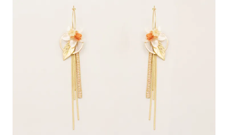 Pendientes disco nacar, hoja dorada mate, fleco ca