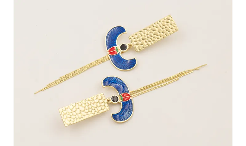 Pendientes esfinge esmaltada azul, negro,rojo con 