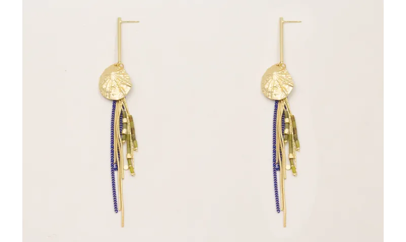 Pendientes perno palo dorado mate con concha marin