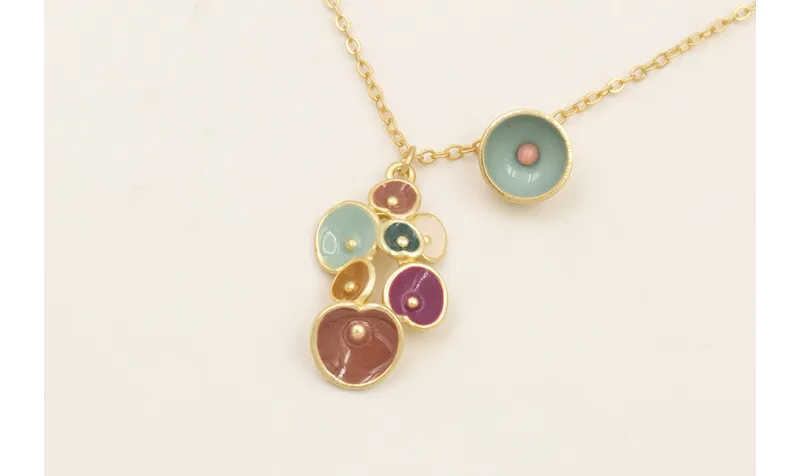 Collar colgante flores esmaltadas marrón y turques