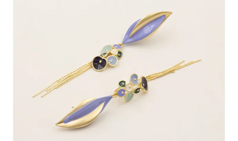 Pendientes hoja bicolor oro mate y azul con colgan