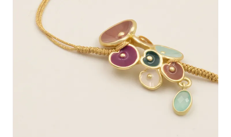 Pulsera hilo dorado con nudo serpiente y centro fl