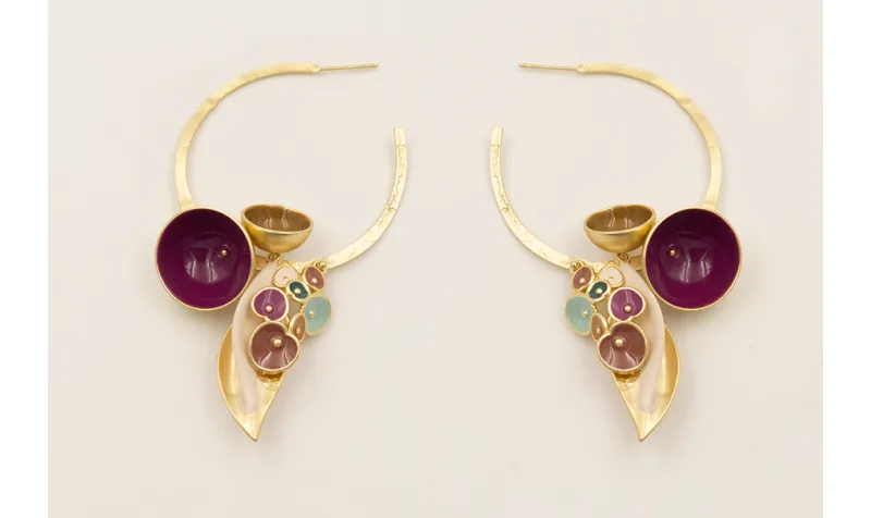 Pendientes aro labrado dorado mate con semibolas e