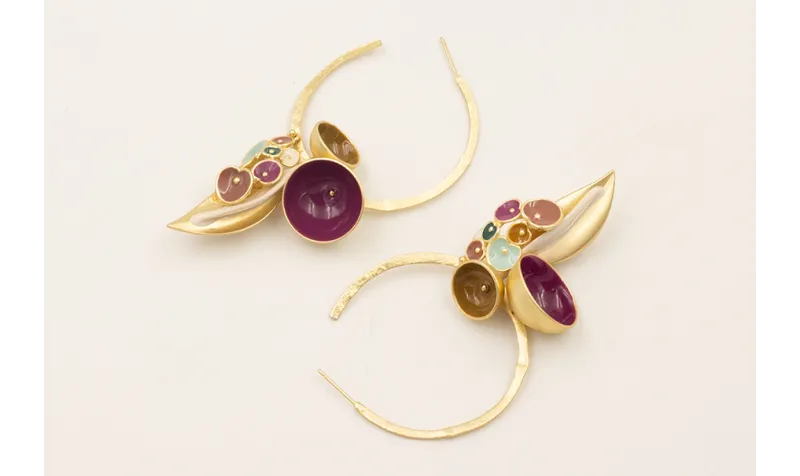 Pendientes aro labrado dorado mate con semibolas e