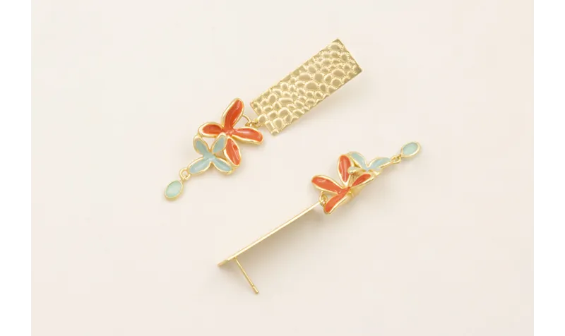 Pendientes flores esmaltadas turquesa y teja colga