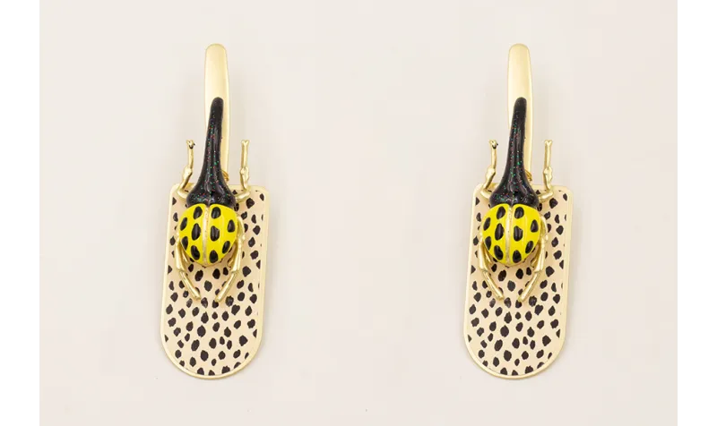 Pendientes escarabajo esmaltado negro, amarillo to