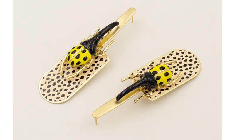 Pendientes escarabajo esmaltado negro, amarillo to
