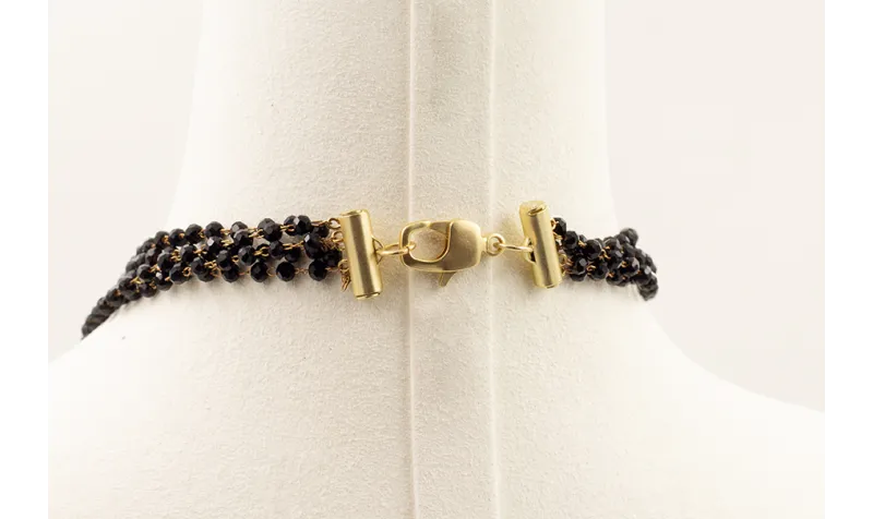 Collar cadena facetadas negras con escarabajo esma