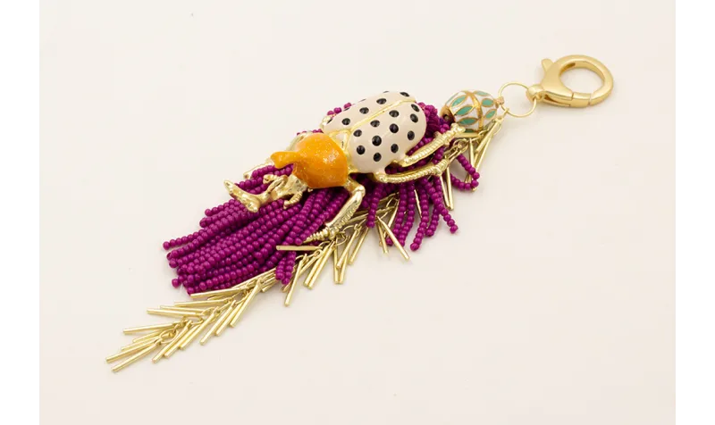 Llavero con fleco abalorio morado y escarabajo esm