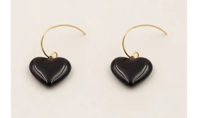 Pendientes corazón esmalte negro con gancho secill