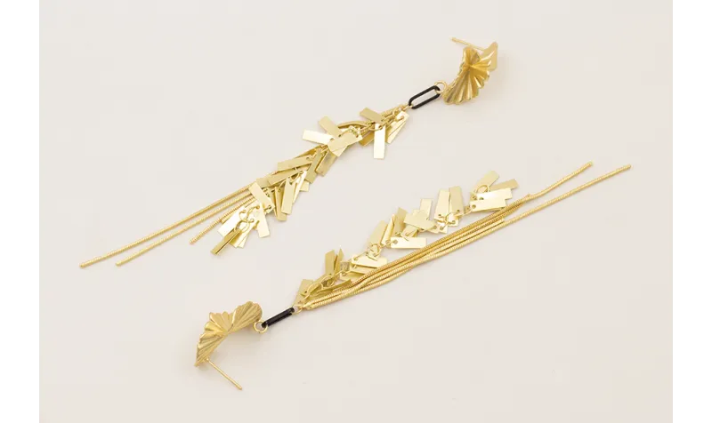 Pendientes perno retorcio dorado mate con fleco ca