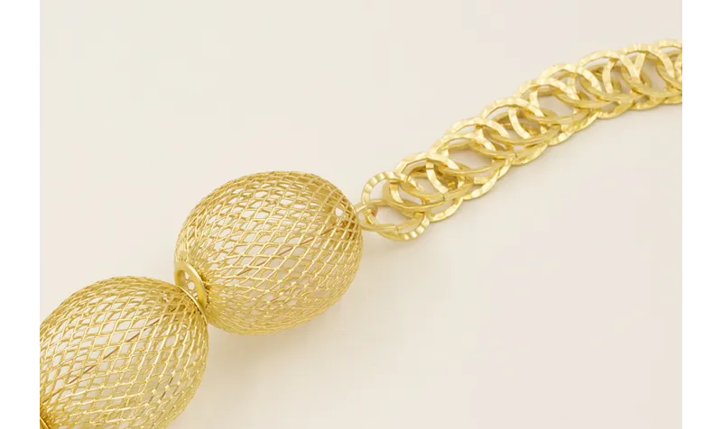 Collar largo con piezas rejilla ovalada y collar c