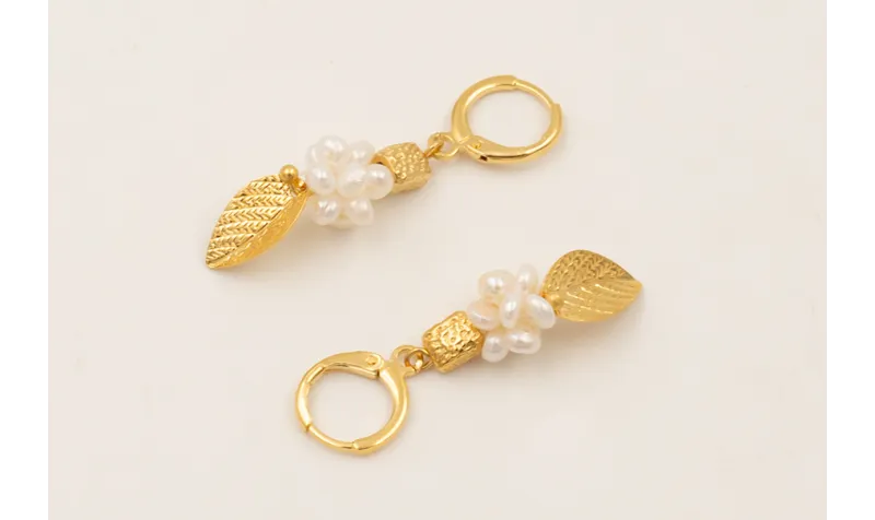 Pendientes aro cierre con pieza irregular, pétalo 