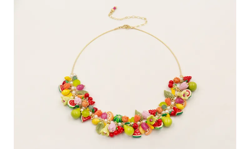 Collar rigido dorado mate con colgantes frutas var