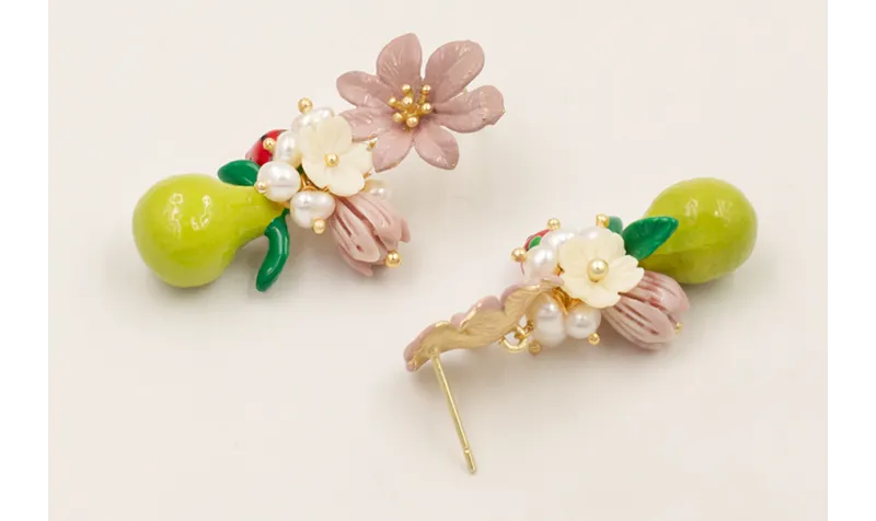 Pendientes flor pintada a mano lila con pera esmal