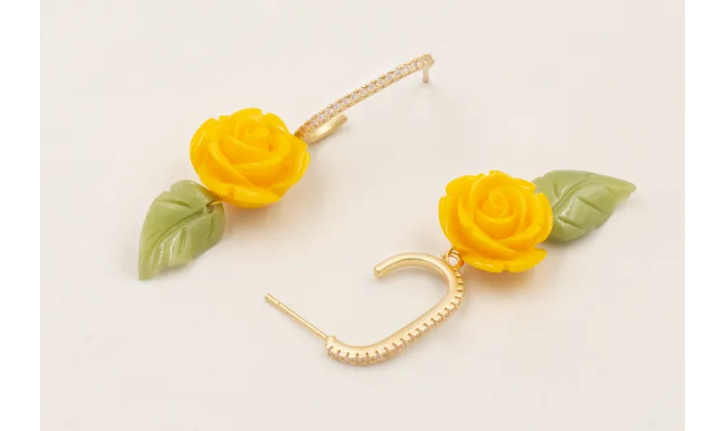 Pendientes semi ovalado con brillos colgante flor 