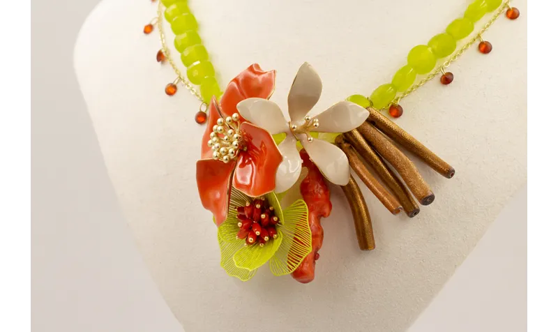 Collar discos facetados jade verde con flores esma